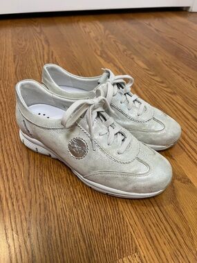 Mephisto Yael Women's Shimmery Silver Lace-Up Sneakers Sz 6.5